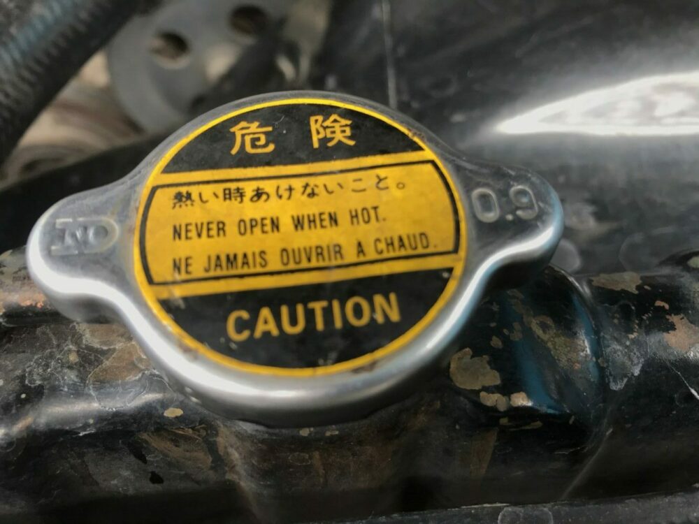 Cara Ganti Air Radiator Sendiri, Mudah Banget