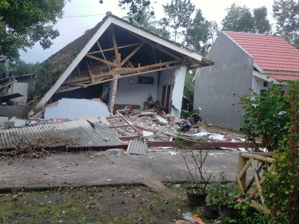 Foto dan Video Pasca Gempa Bumi Di Kota Malang Yang Tersebar Di Whatsapp Group
