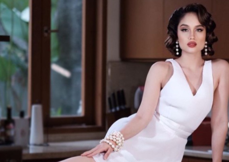 Foto Cinta Laura Berdandan Ala Marilyn Monroe