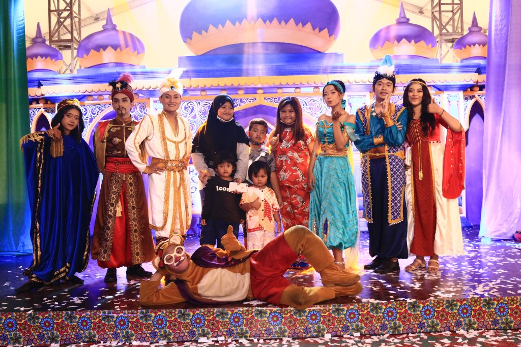 Sesi Foto Meet and Greet Aladdin Magical Snow Hawai Waterpark Malang