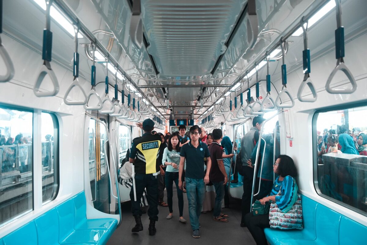 4 Arti Mimpi Naik Kereta Api