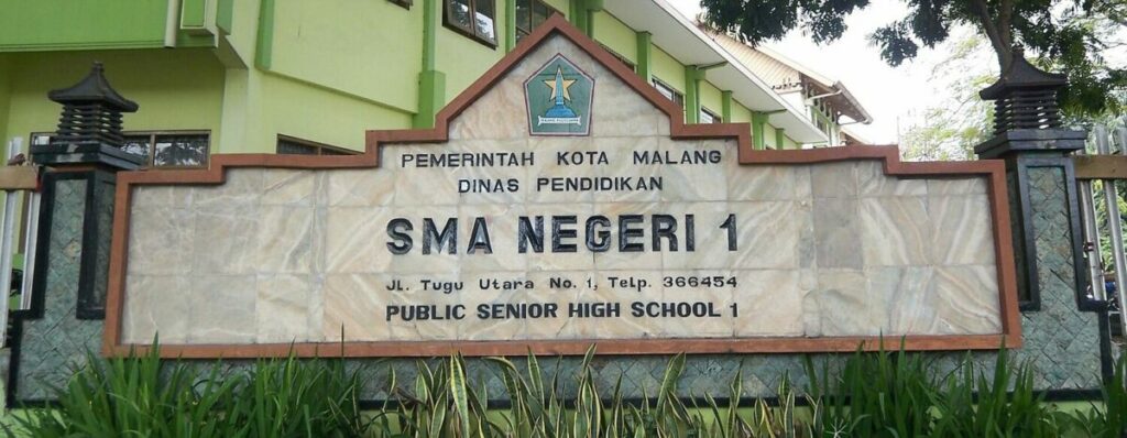 SMA Negeri 1 Malang bagian dari SMA Kompek Tugu Malang
