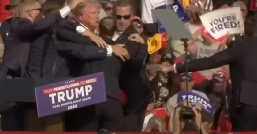 Breaking News: Donald Trump Ditembak Sniper Saat Kampanye Capres AS