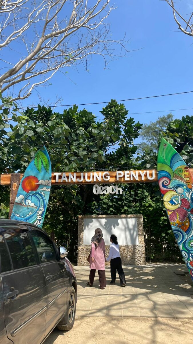 WhatsApp Image 2024-07-08 at 14.45.32 Pintu gerbang masuk Pantai Tanjung Penyu