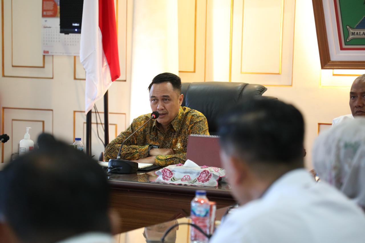 WhatsApp Image 2024-09-04 at 16.34.02 (3) Pj. Walikota Iwan Kurniawan Dorong Percepatan Pembangunan Revitalisasi Alun-Alun Merdeka