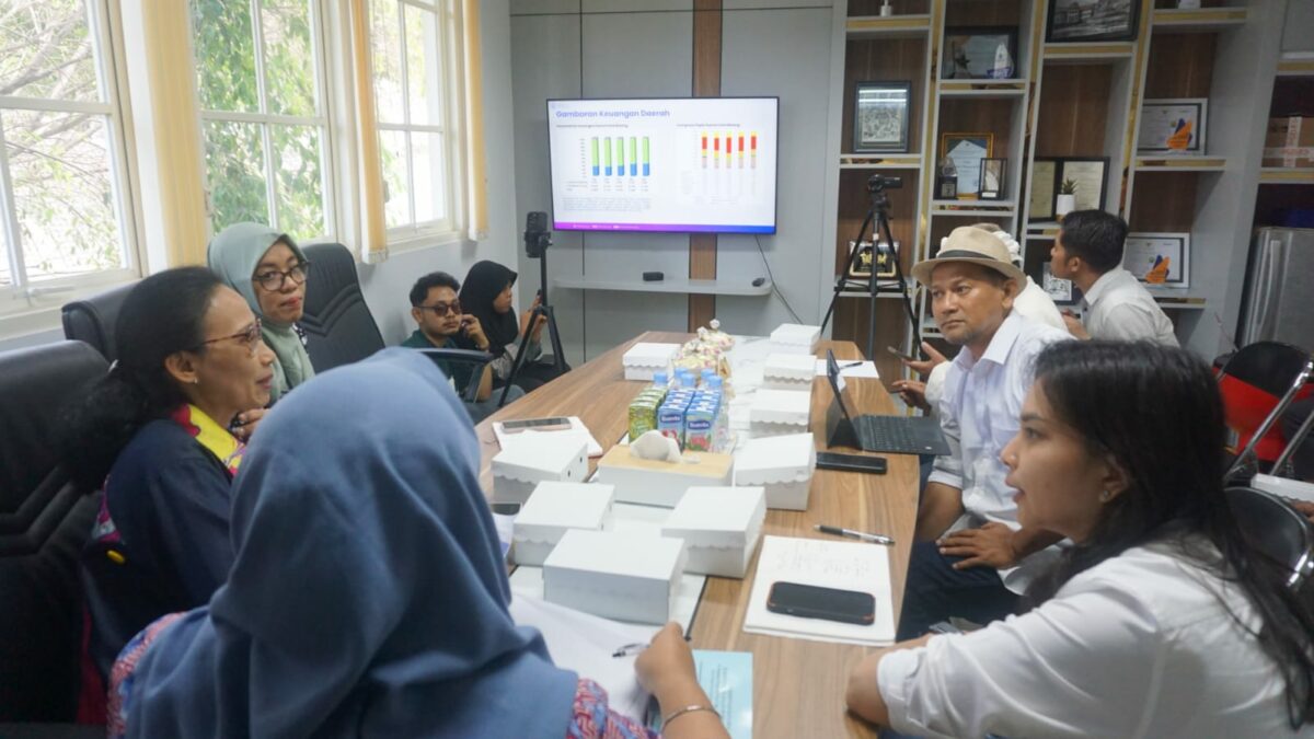 WhatsApp Image 2024-09-05 at 20.00.41 Bapaslon Sam HC-Ganis Rumpoko Datangi Kantor Bappeda Kota Malang
