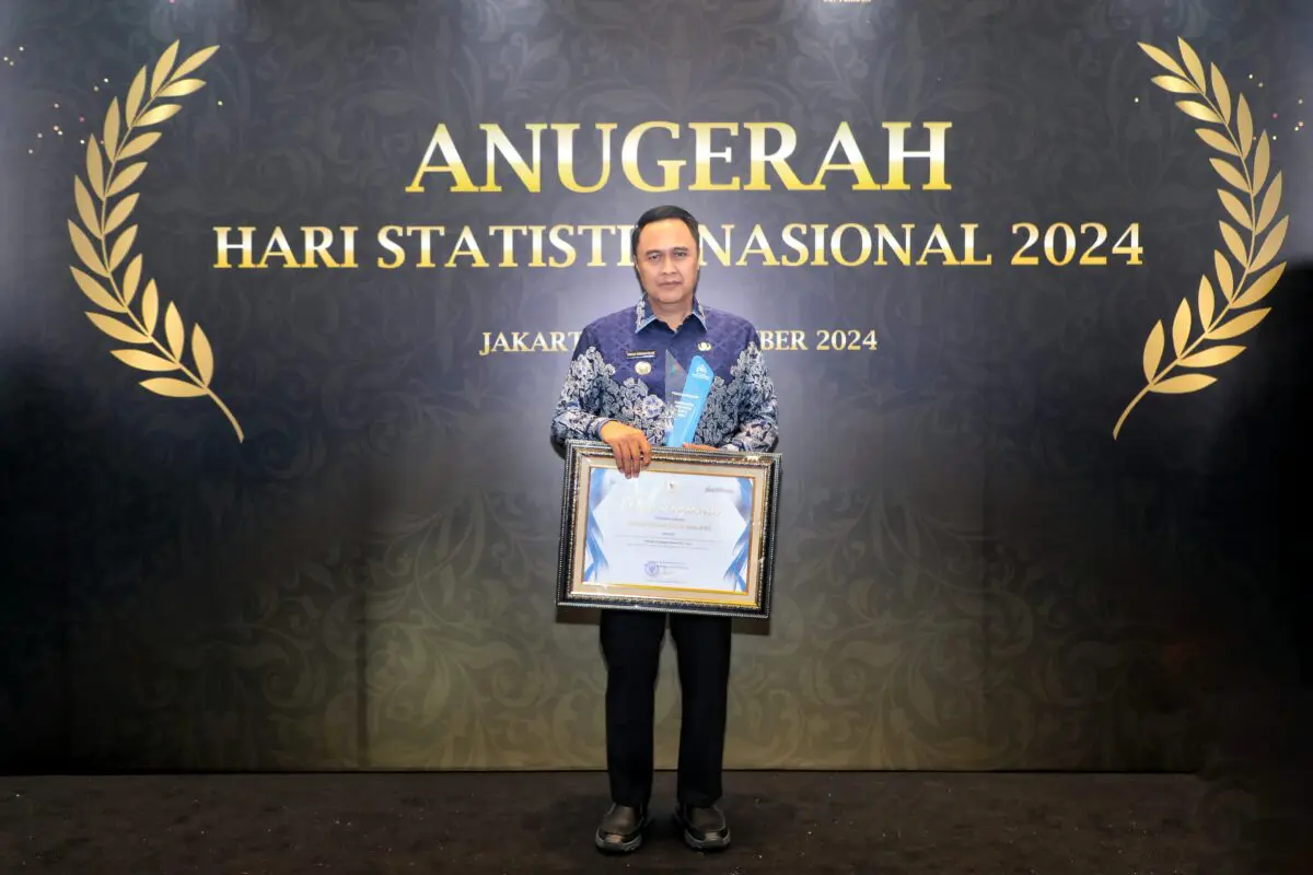 WhatsApp Image 2024-09-26 at 18.49.07 Pj Walikota Malang, Iwan Kurniawan, Terima Penghargaan Anugerah Anindhita Wistara Data dari BPS RI