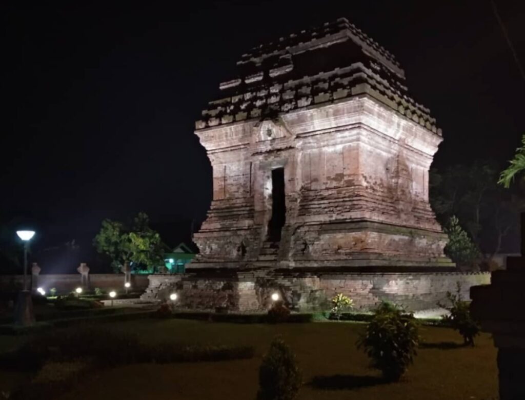 Candi Pari Salah Satu Candi Peninggalan Kerajaan Majapahit