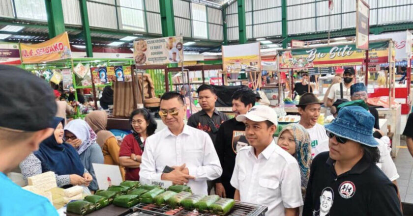 Pasangan Abah Anton – Dimyati Ayatulloh Kuliner Pagi Di Pasar Klojen